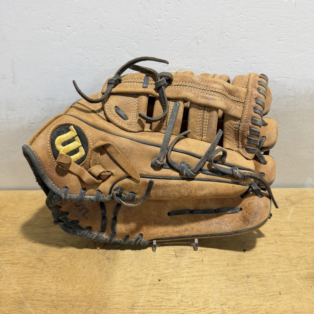 Wilson A900 A09R220125 12.5" Baseball Glove Right Hand Throw Brown Needs Condito